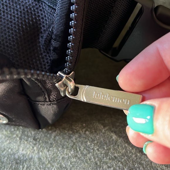 Lululemon Everywhere Belt Bag Black 1L  (Moving Sale) - Picture 5 of 8